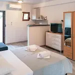 Stunning In Hvar With Wifi דירה חוואר