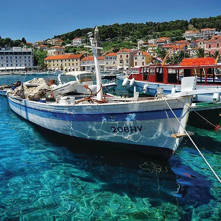Stunning In Hvar With Wifi Appartamento *