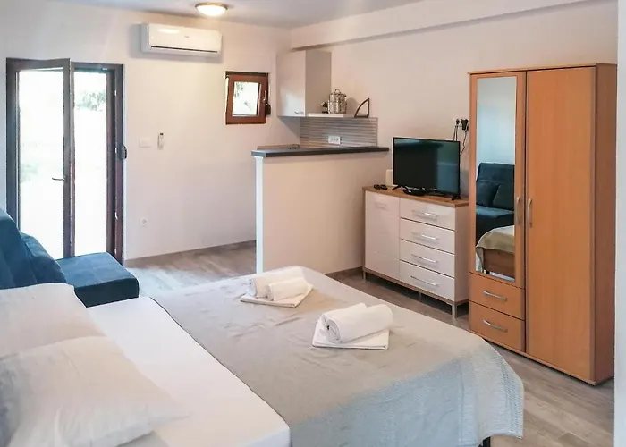 Stunning In Hvar With Wifi Appartamento Hvar Town