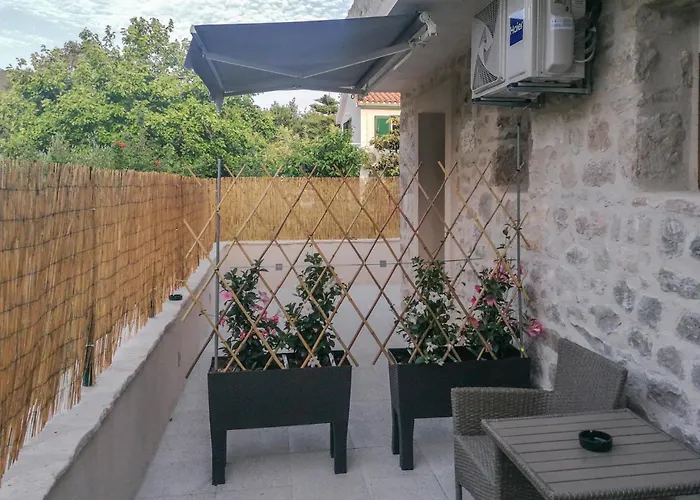 Stunning In Hvar With Wifi Appartamento