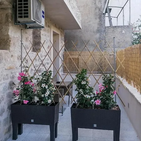 Awesome In Hvar With Wifi * Χβαρ