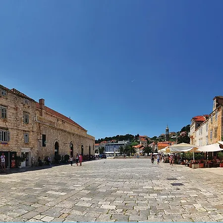 Awesome In Hvar With Wifi Χβαρ